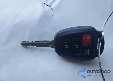 2016 Toyota Corolla Le Plus z USA, uszkodzony, nr VIN 2T1BPRHE0GC736610